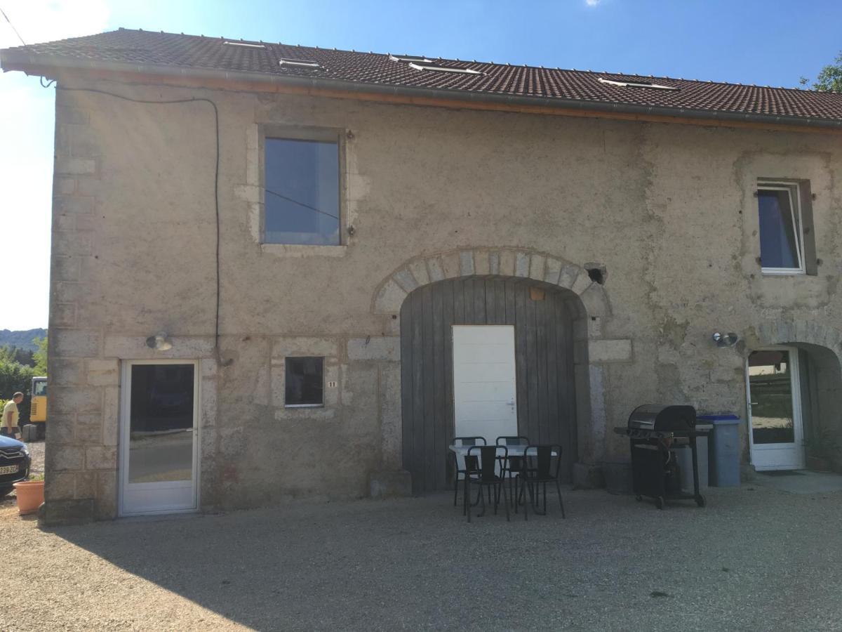 La Chambre Du Tonneau Montigny-sur-l'Ain Exterior foto