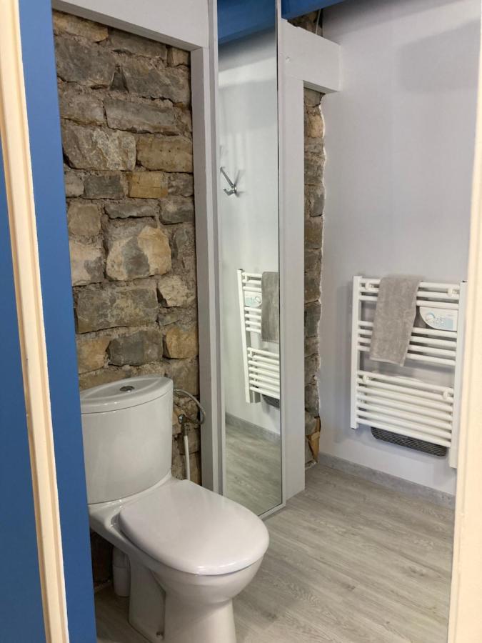La Chambre Du Tonneau Montigny-sur-l'Ain Exterior foto